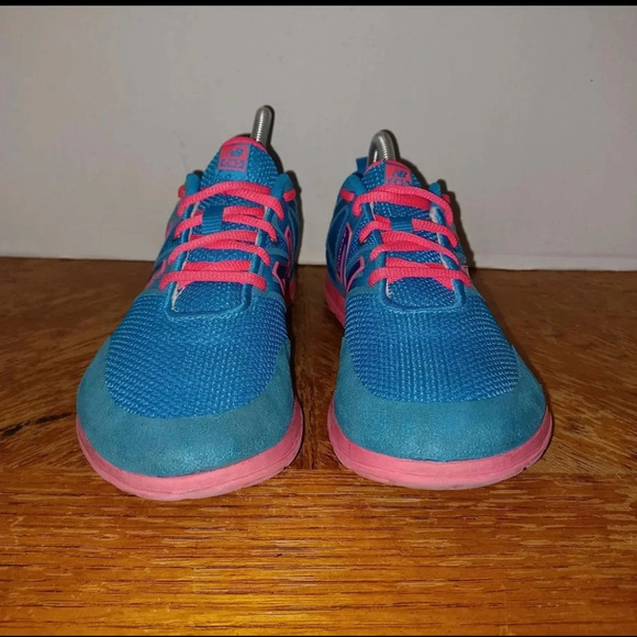 NEW BALANCE Minimus Running shoe womans size 8 Sky Blue And Pink. (67 Box 9) - Picture 6 of 10